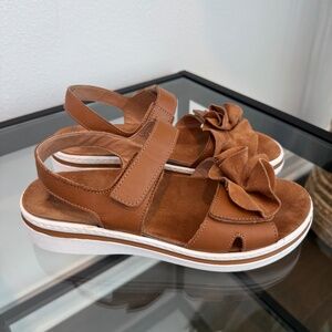 RON WHITE Women’s Frances Platform Suede Sandals in Cognac Size 39/8.5